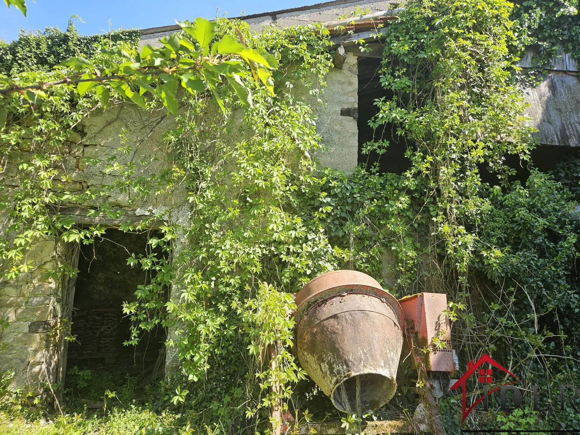 Ensemble immobilier à rénover de 2 habitations sur terrain de 1520 m² 