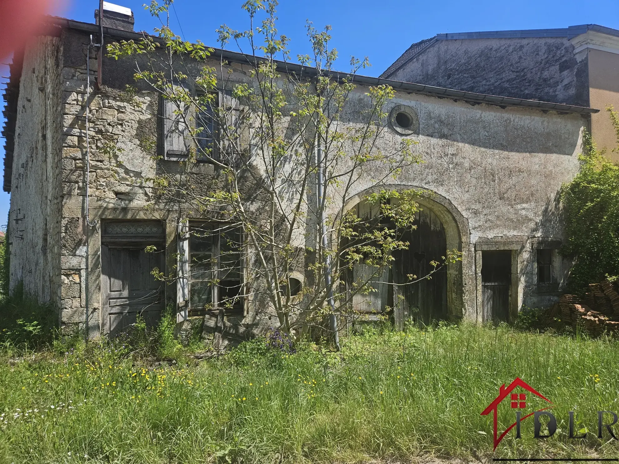Ensemble immobilier à rénover de 2 habitations sur terrain de 1520 m² 