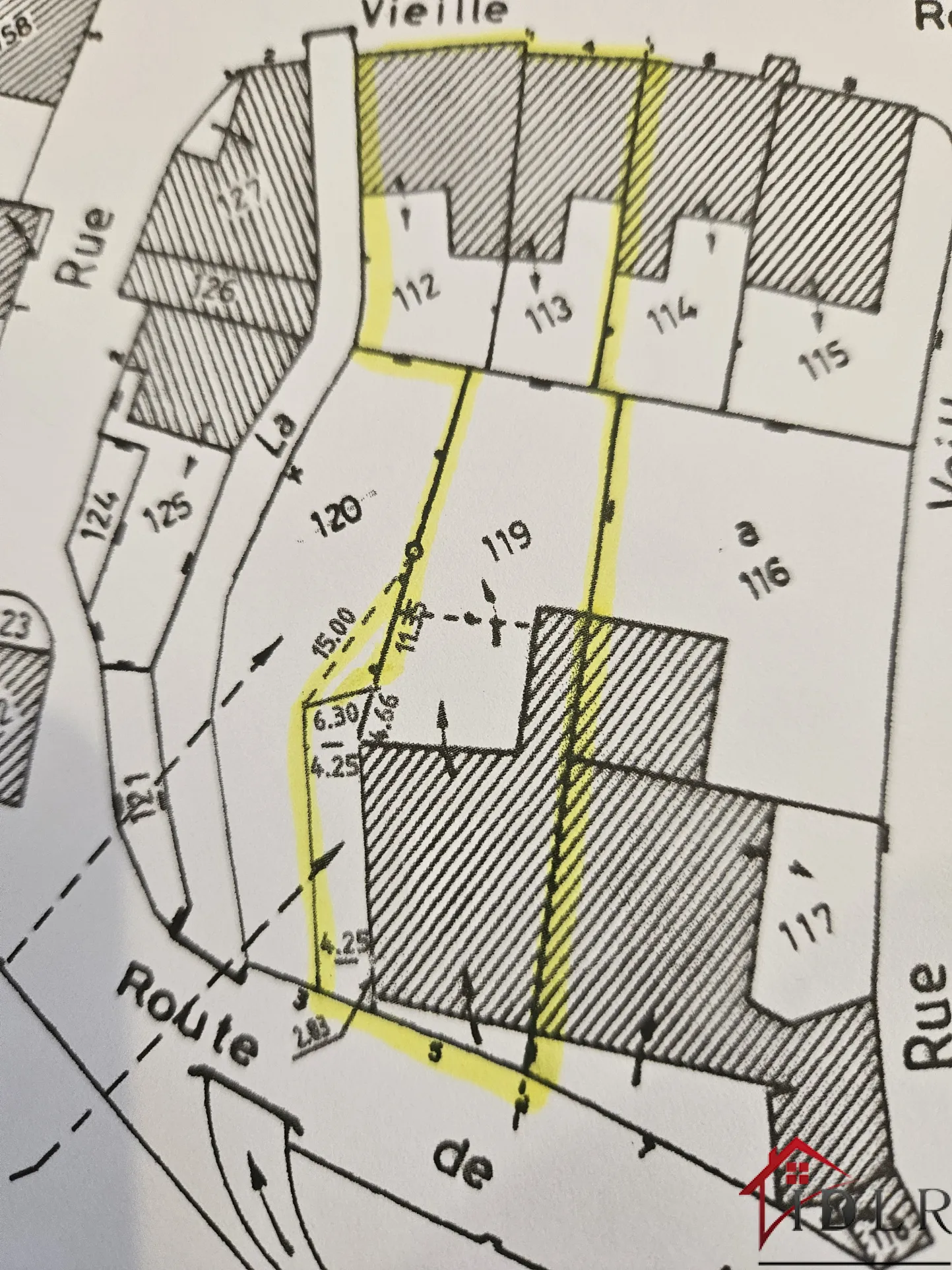 Ensemble immobilier à rénover de 2 habitations sur terrain de 1520 m² 
