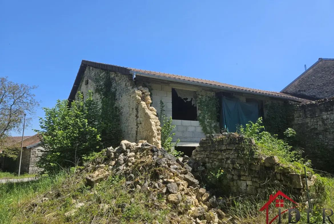 Ensemble immobilier à rénover de 2 habitations sur terrain de 1520 m² 