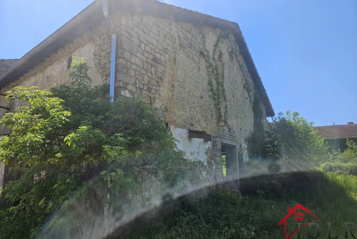 Ensemble immobilier à rénover de 2 habitations sur terrain de 1520 m² 