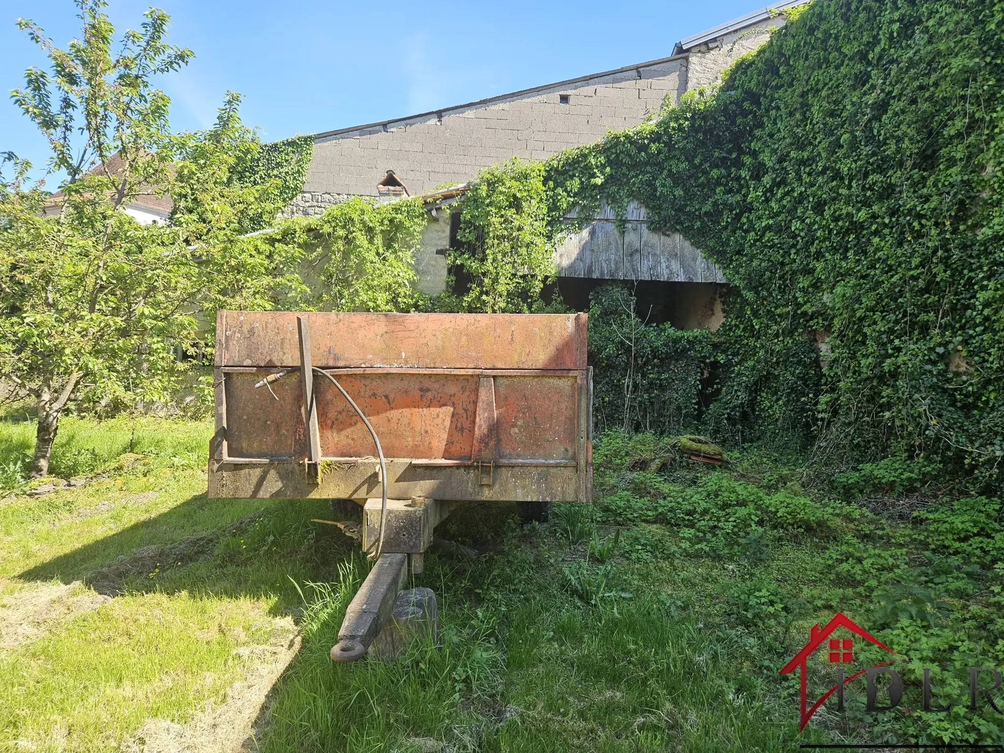 Ensemble immobilier à rénover de 2 habitations sur terrain de 1520 m² 
