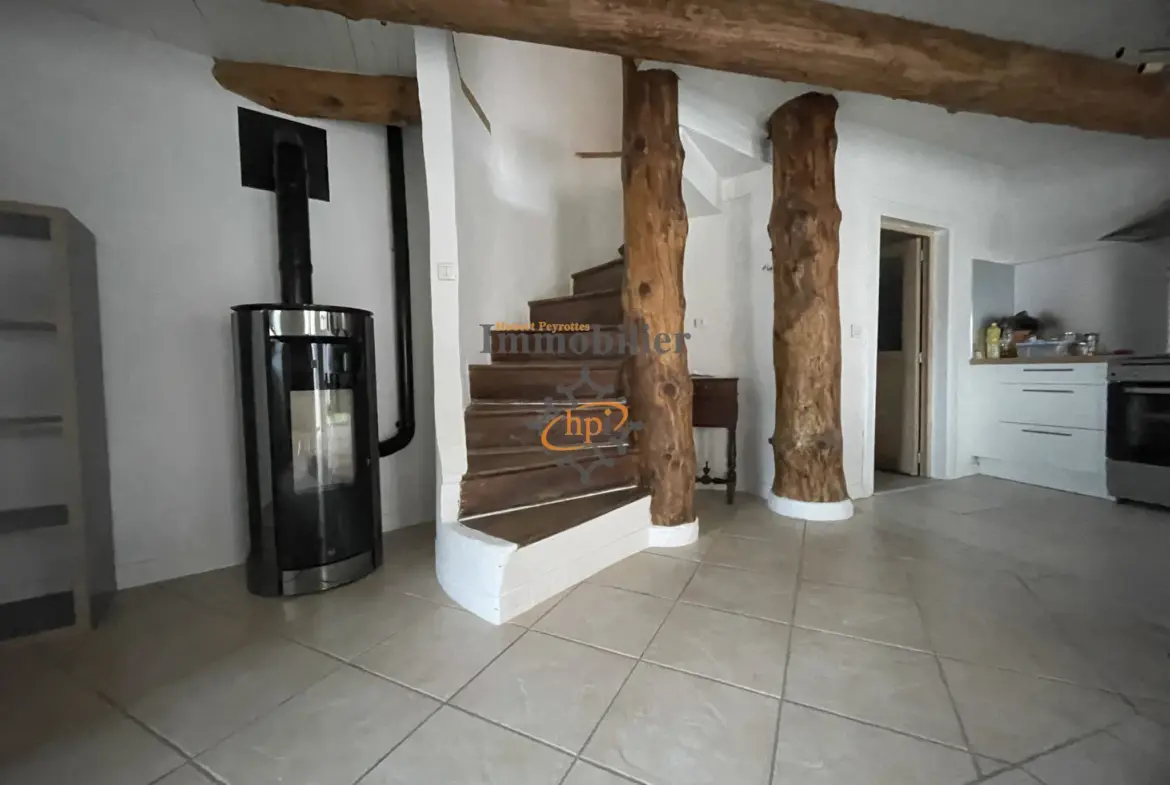 Maison de village à vendre à Saint Affrique avec remises aménageables 