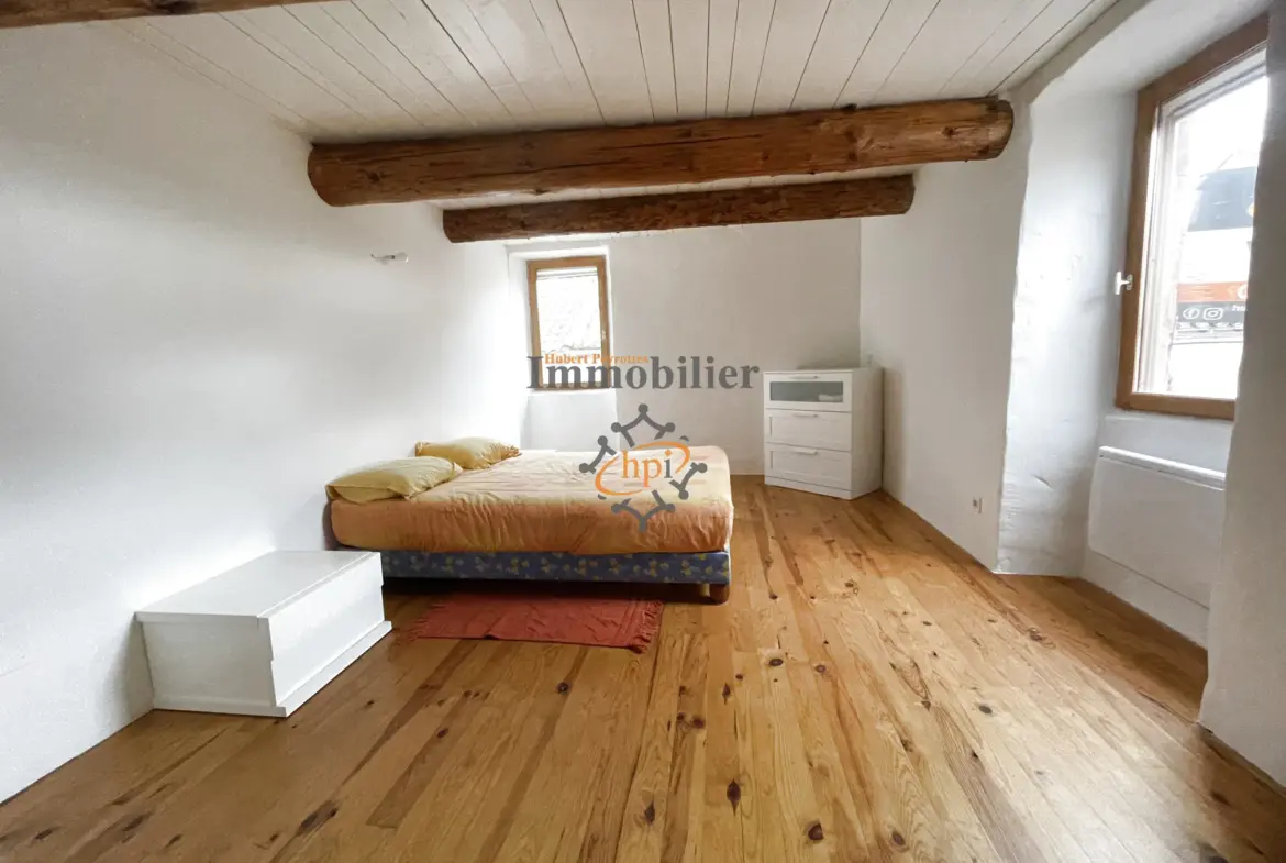 Maison de village à vendre à Saint Affrique avec remises aménageables 