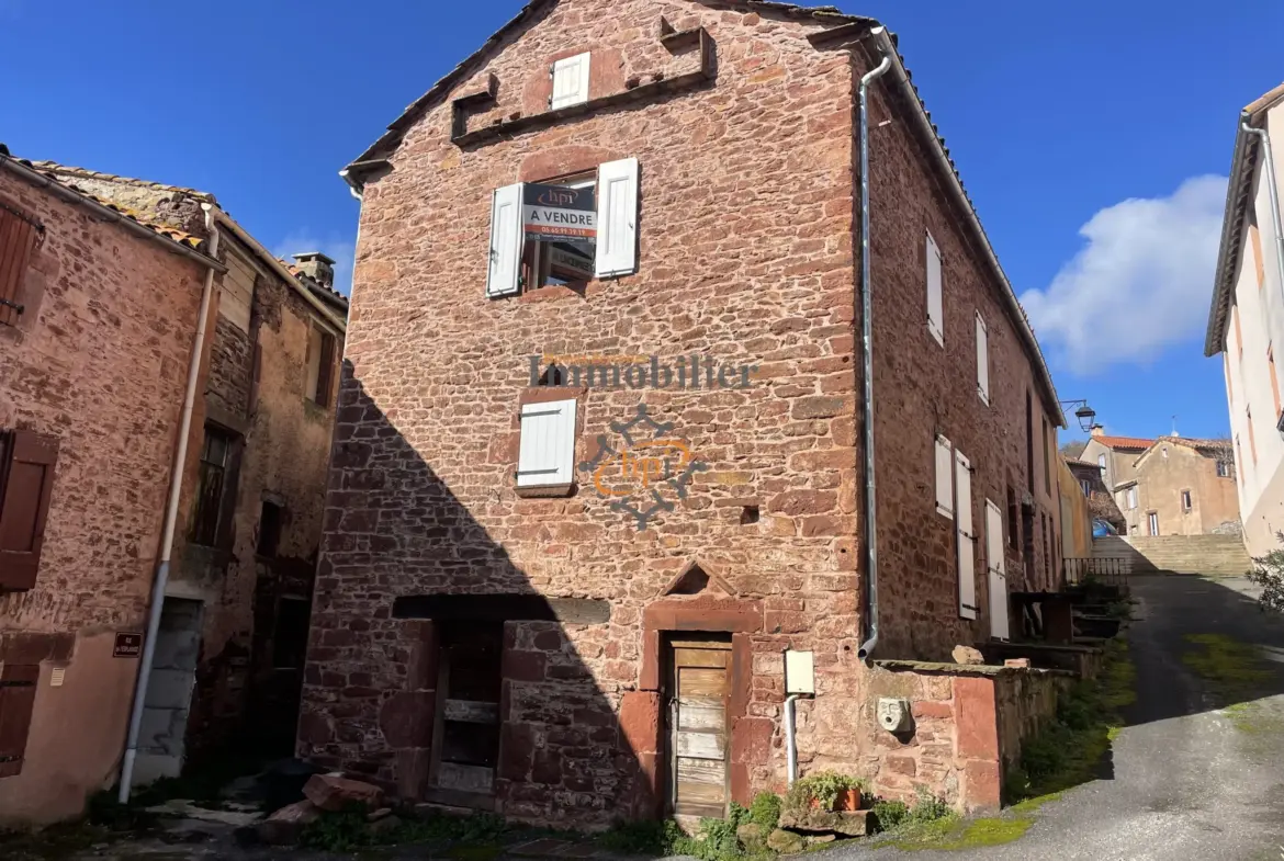 Maison de village à vendre à Saint Affrique avec remises aménageables 