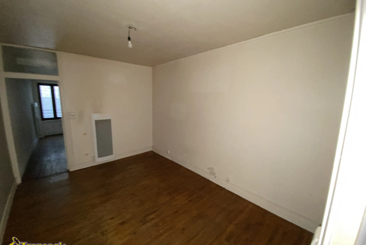 Maison de 76,8 m² à vendre à Courpière pour 55 590 € 