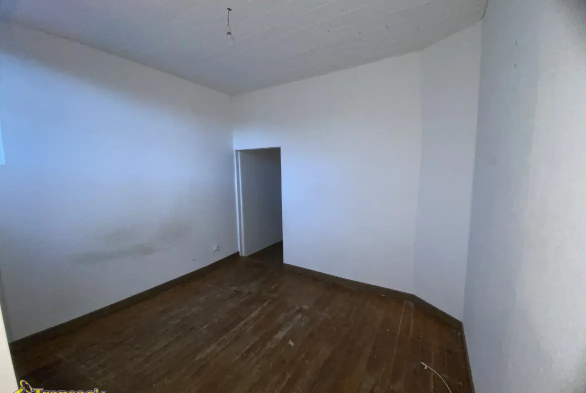 Maison de 76,8 m² à vendre à Courpière pour 55 590 € 
