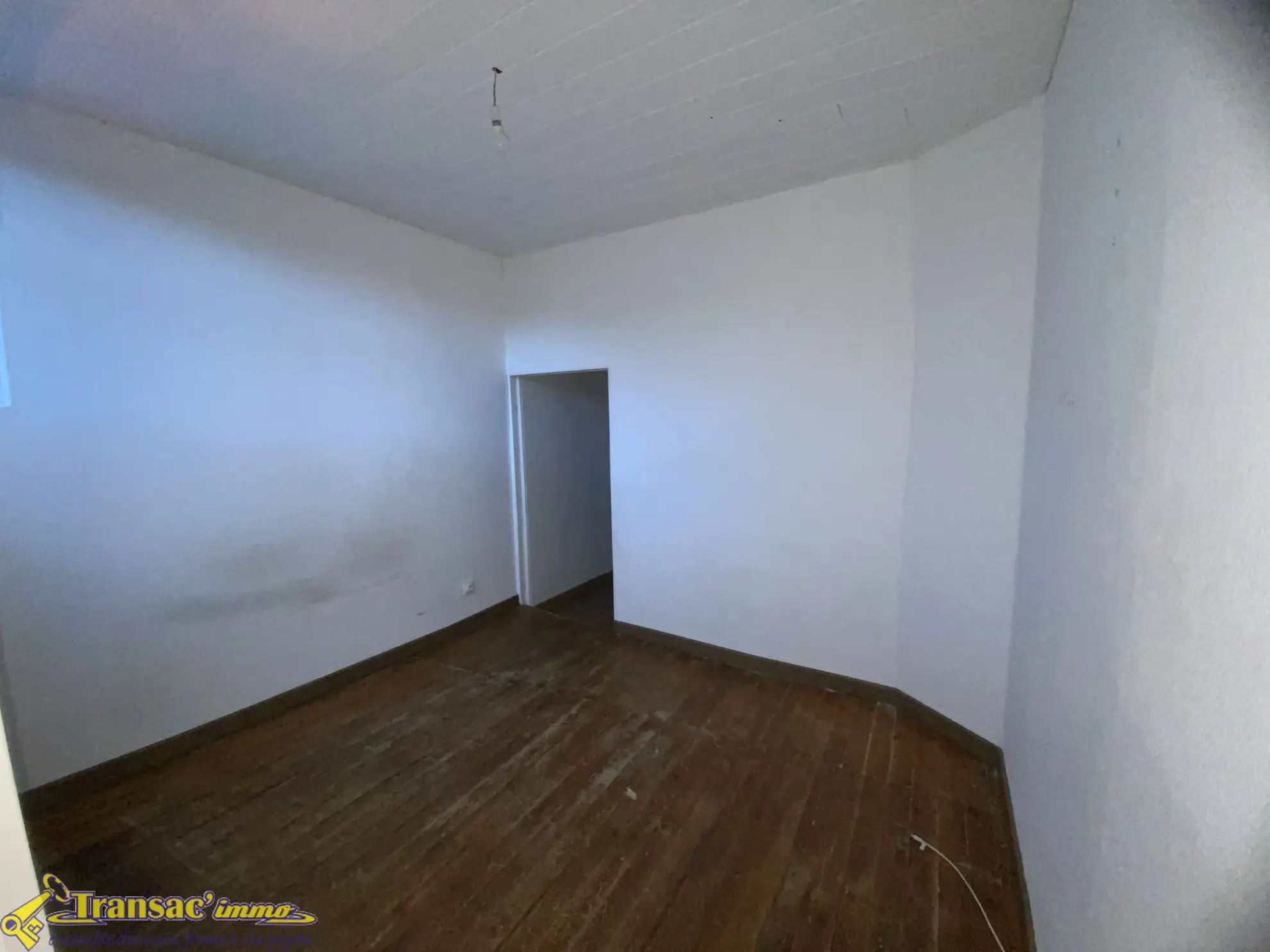 Maison de 76,8 m² à vendre à Courpière pour 55 590 € 