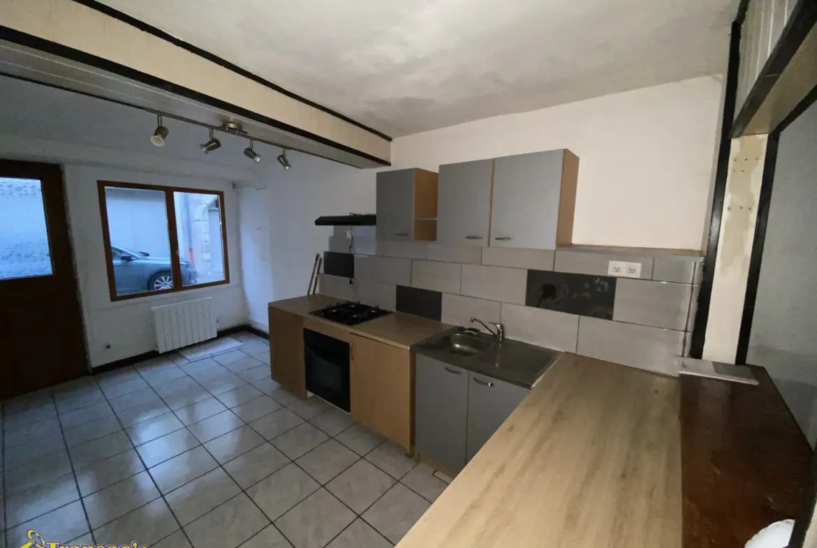 Maison de 76,8 m² à vendre à Courpière pour 55 590 € 