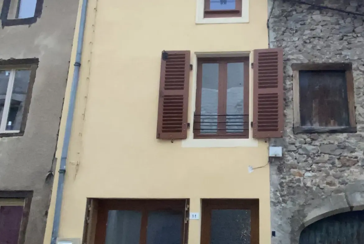 Maison de 76,8 m² à vendre à Courpière pour 55 590 € 