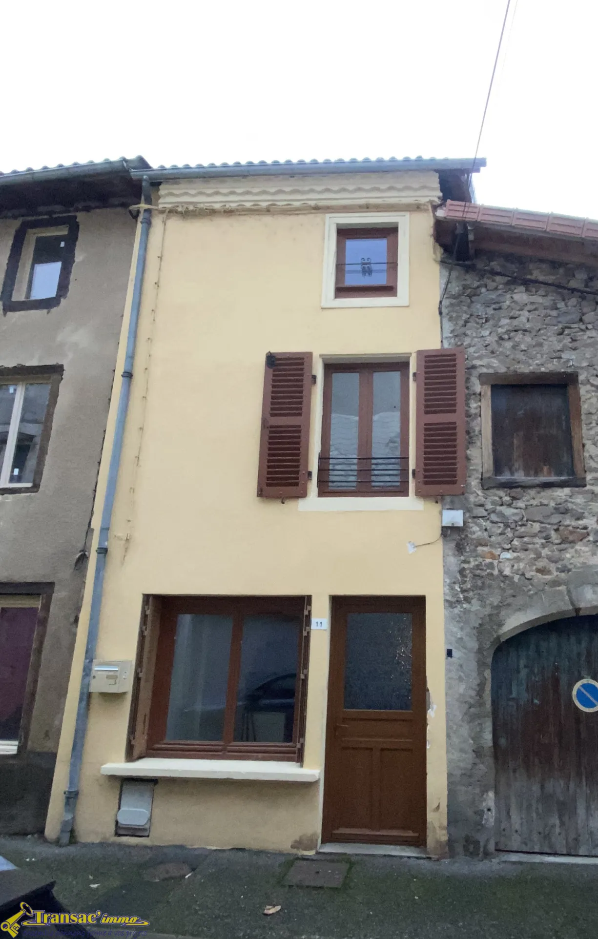 Maison de 76,8 m² à vendre à Courpière pour 55 590 € 