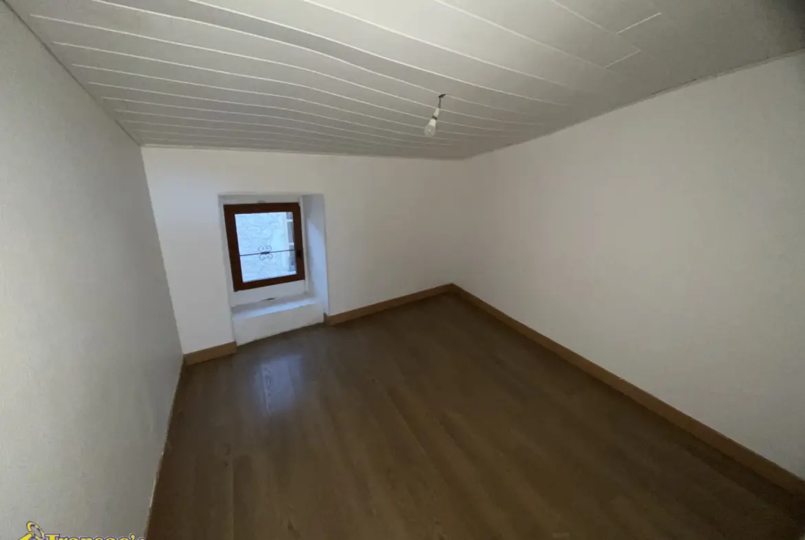 Maison de 76,8 m² à vendre à Courpière pour 55 590 € 