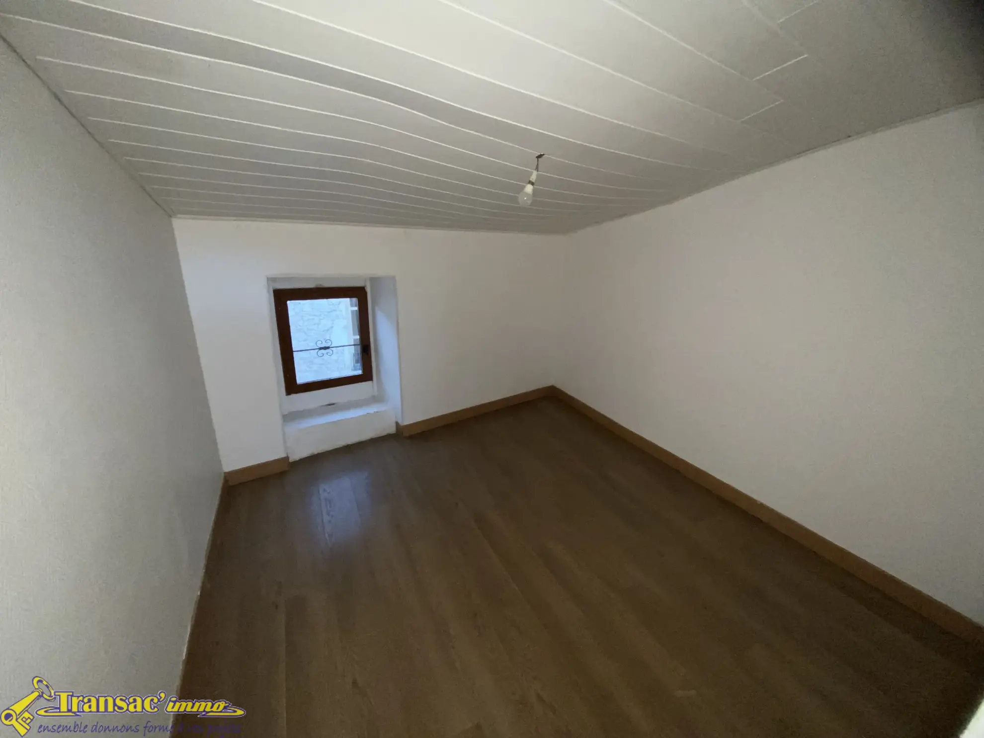 Maison de 76,8 m² à vendre à Courpière pour 55 590 € 