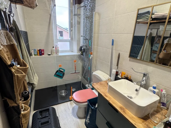 Vente Appartement Atypique T3 à Grenoble avec Parking 