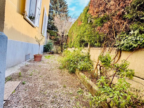 Vente Appartement Atypique T3 à Grenoble avec Parking 
