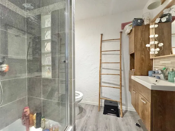 Appartement T3 avec terrasse à Hyères, quartier prisé 