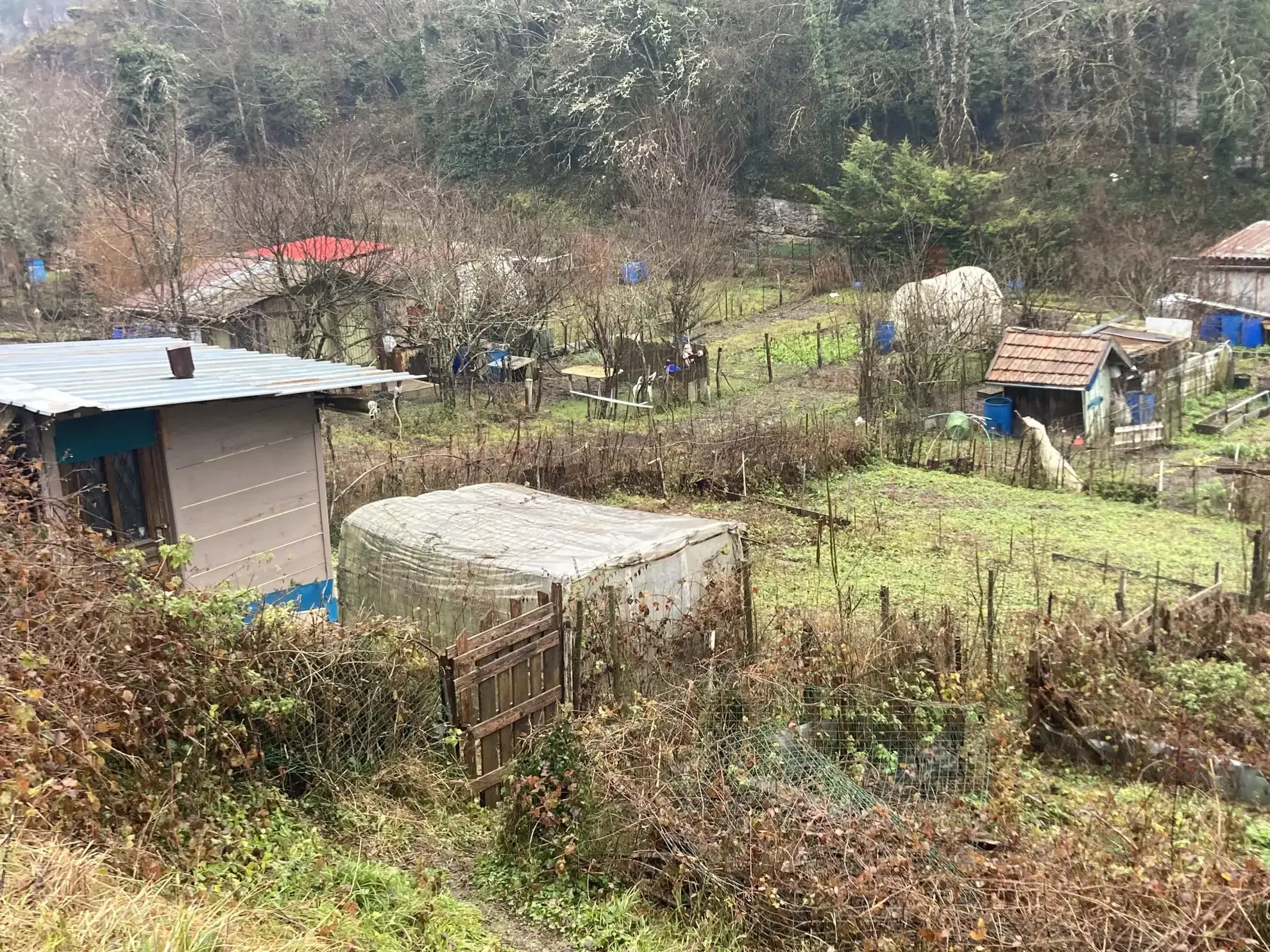 Vente maison de ville à Tenay - 118 m² sur 5 niveaux avec garage et jardin 