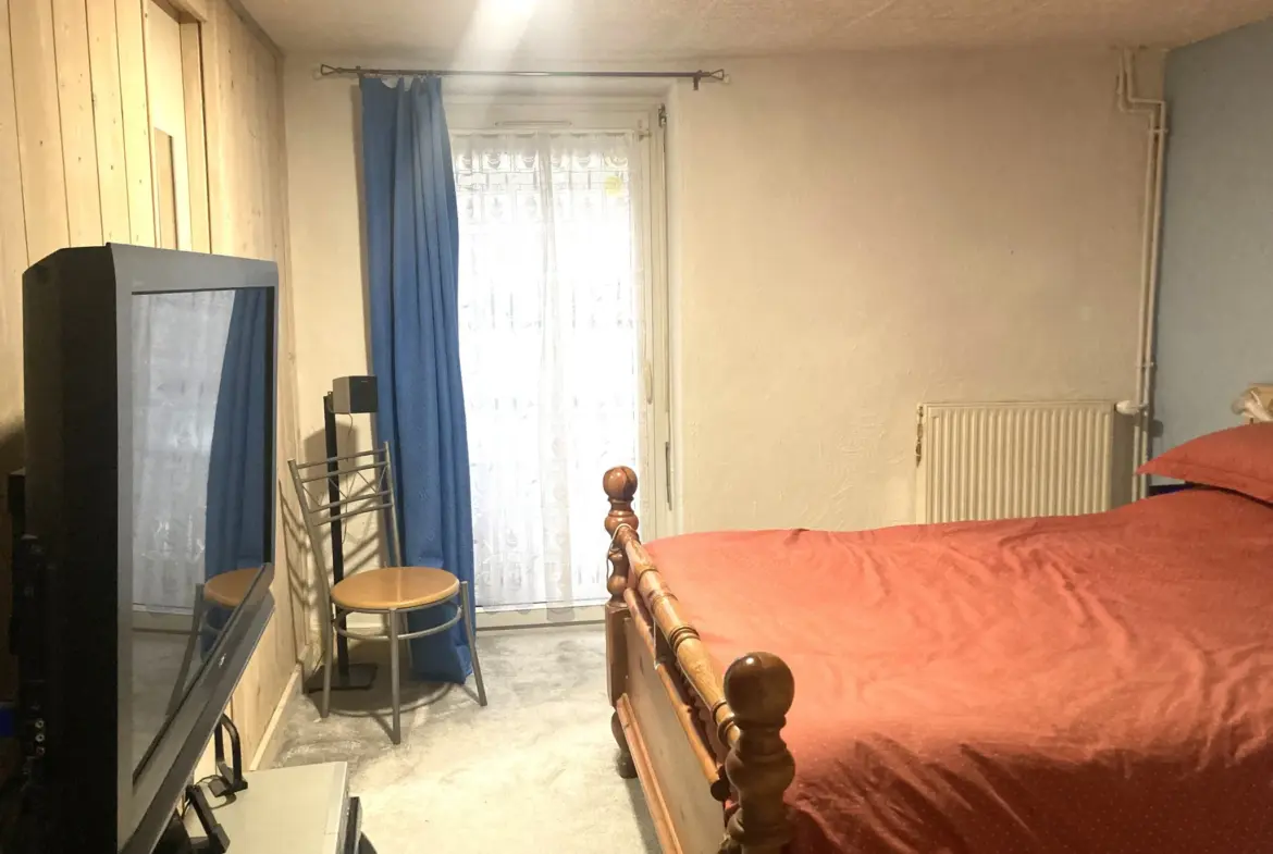 Vente maison de ville à Tenay - 118 m² sur 5 niveaux avec garage et jardin 