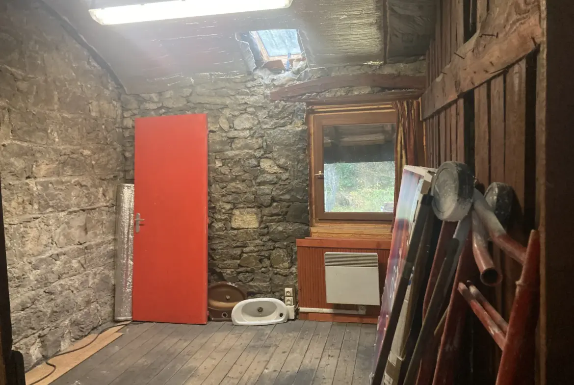 Vente maison de ville à Tenay - 118 m² sur 5 niveaux avec garage et jardin 