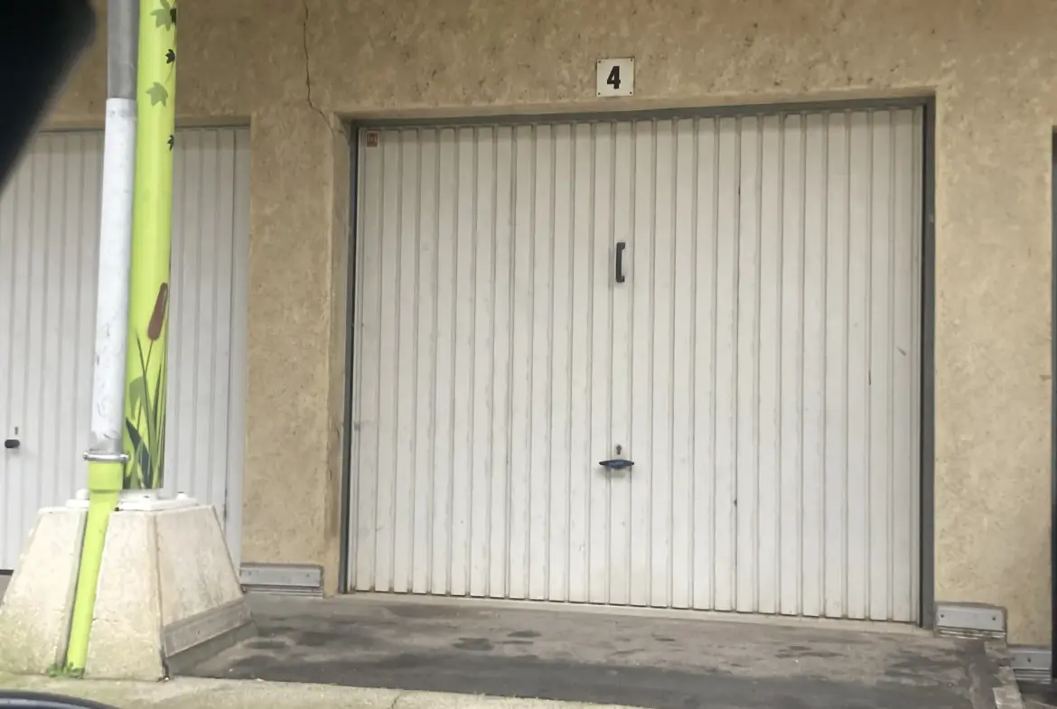 Vente maison de ville à Tenay - 118 m² sur 5 niveaux avec garage et jardin 