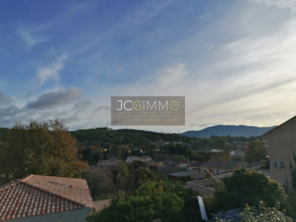 Terrain constructible à Carnoules - 866 m2 avec permis pour 2 maisons