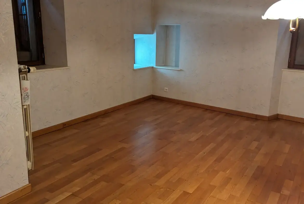 Maison de caractère à vendre à Gy (70) avec grand garage 