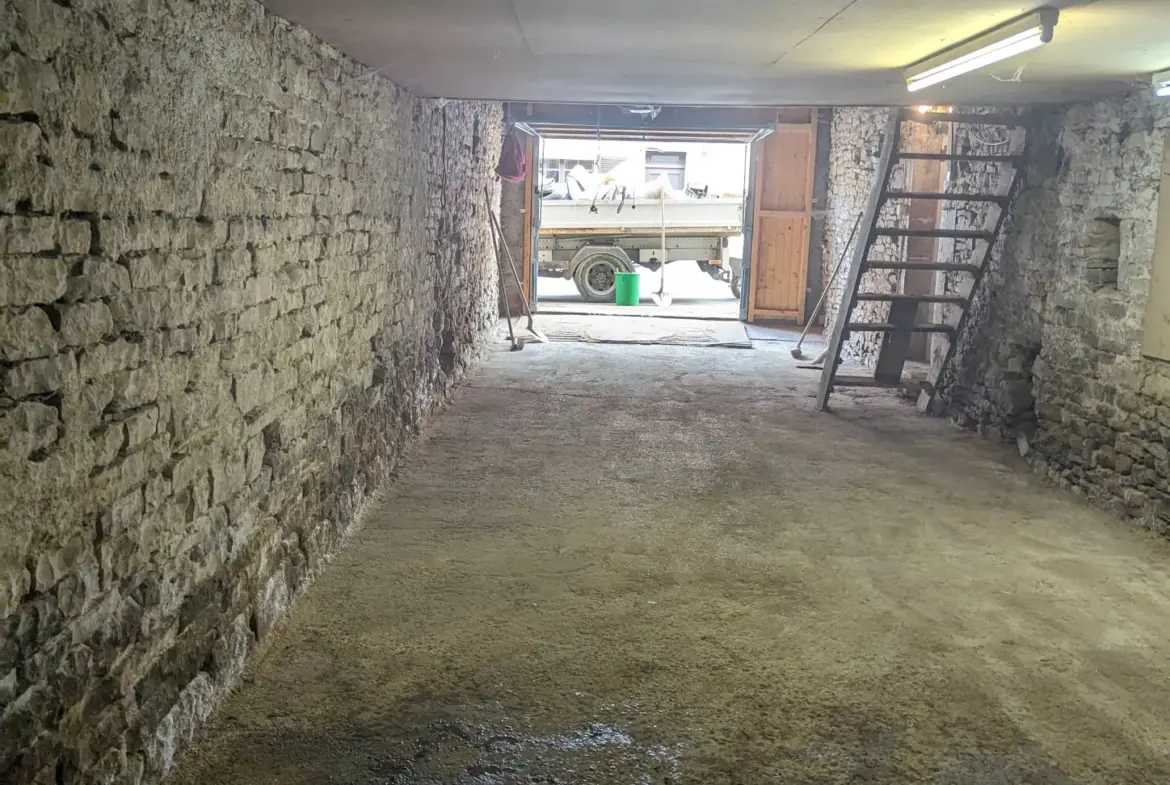 Maison de caractère à vendre à Gy (70) avec grand garage 
