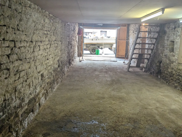 Maison de caractère à vendre à Gy (70) avec grand garage 