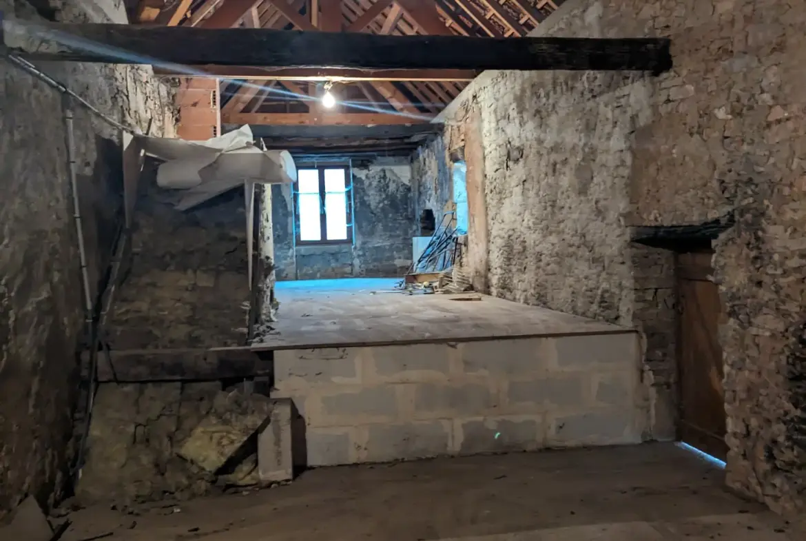 Maison de caractère à vendre à Gy (70) avec grand garage 