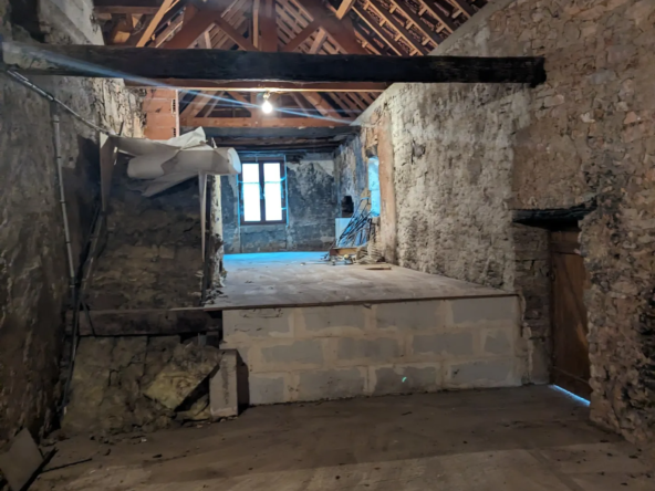 Maison de caractère à vendre à Gy (70) avec grand garage 