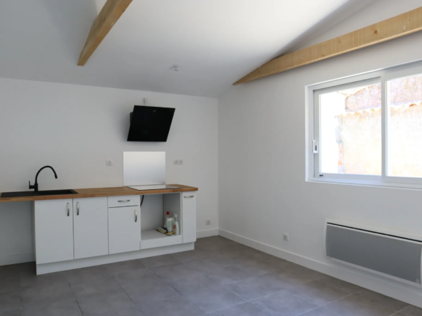 Maison de ville entièrement rénovée à Cognac avec cour 