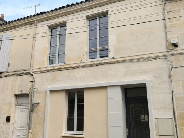 Maison de ville entièrement rénovée à Cognac avec cour 