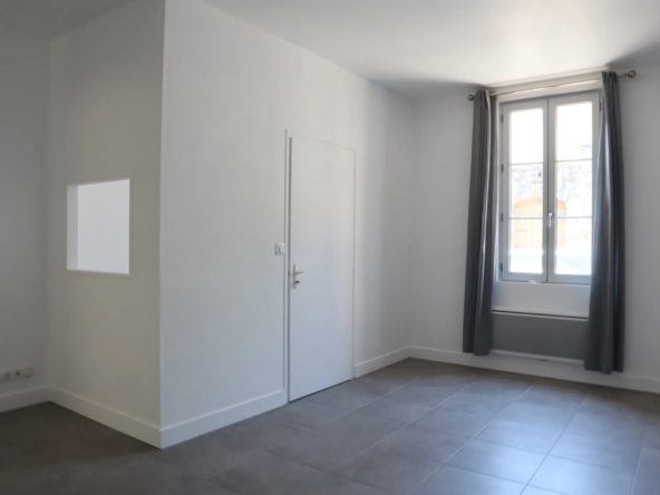 Maison de ville entièrement rénovée à Cognac avec cour 