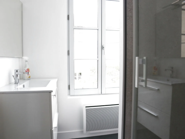 Maison de ville entièrement rénovée à Cognac avec cour 