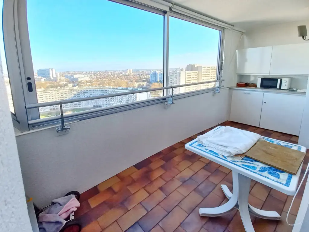À vendre : Grand studio avec vue dégagée à Créteil