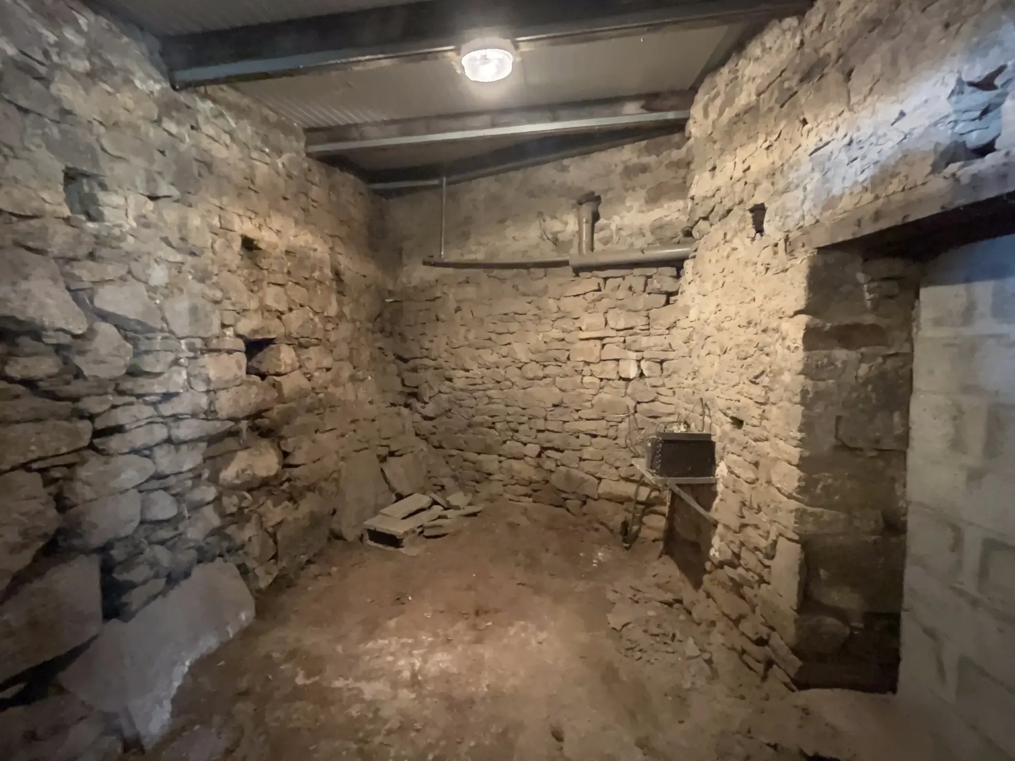 Maison avec Immeuble Commercial à Bignan - 189 280 € 
