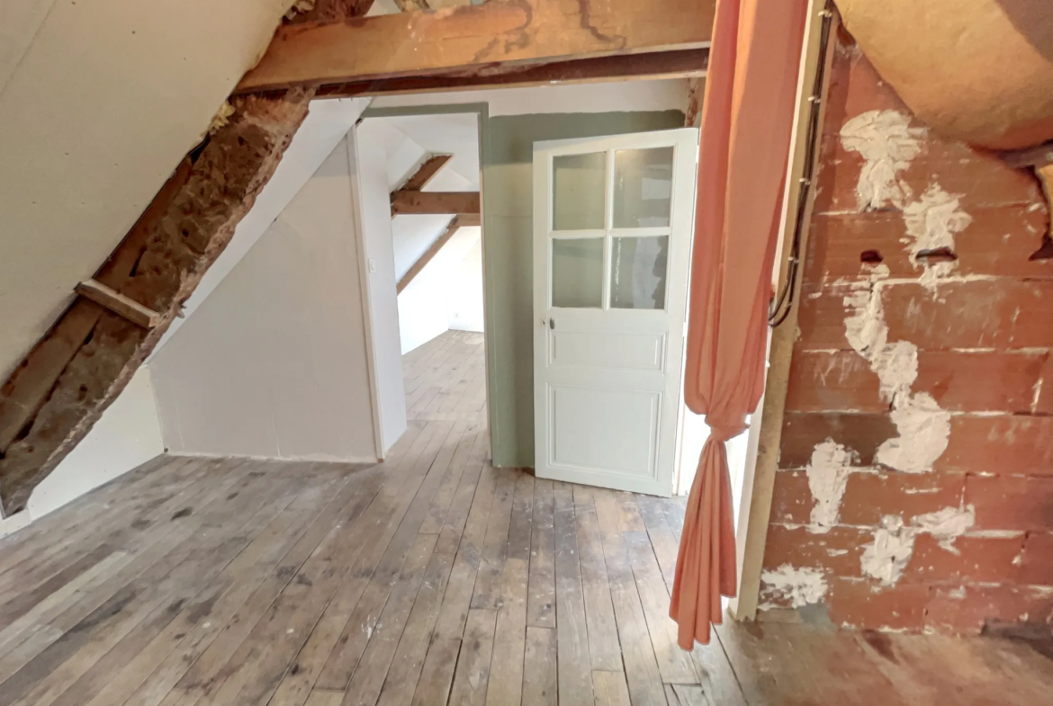 Maison avec Immeuble Commercial à Bignan - 189 280 € 