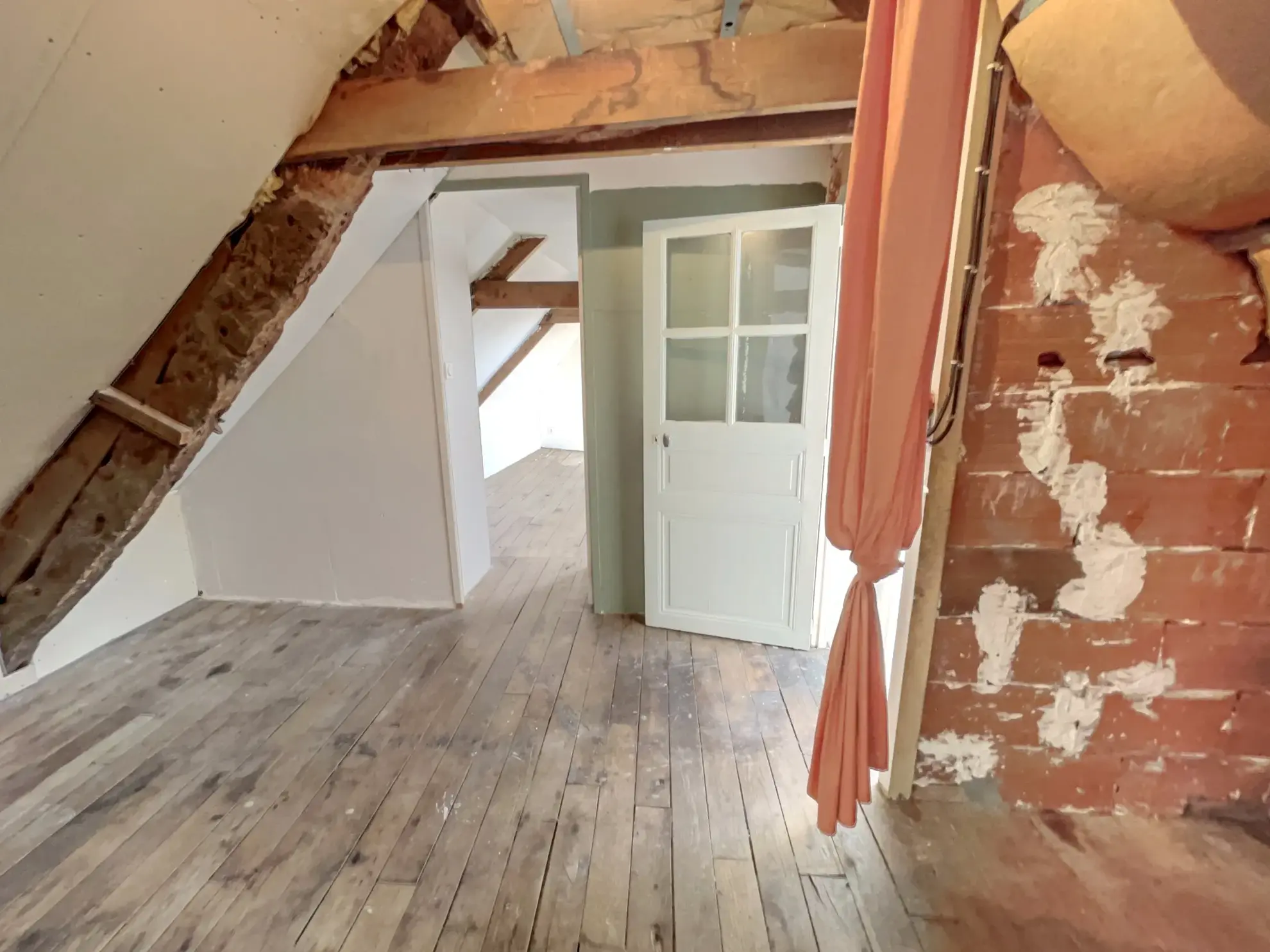 Maison avec Immeuble Commercial à Bignan - 189 280 € 