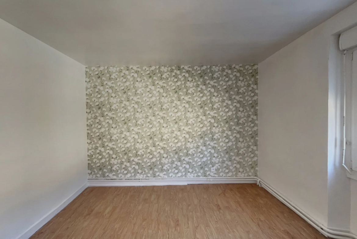 Maison avec Immeuble Commercial à Bignan - 189 280 € 