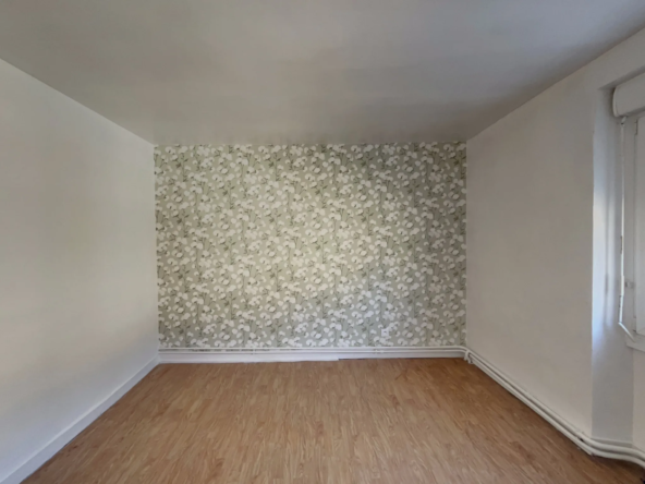 Maison avec Immeuble Commercial à Bignan - 189 280 € 