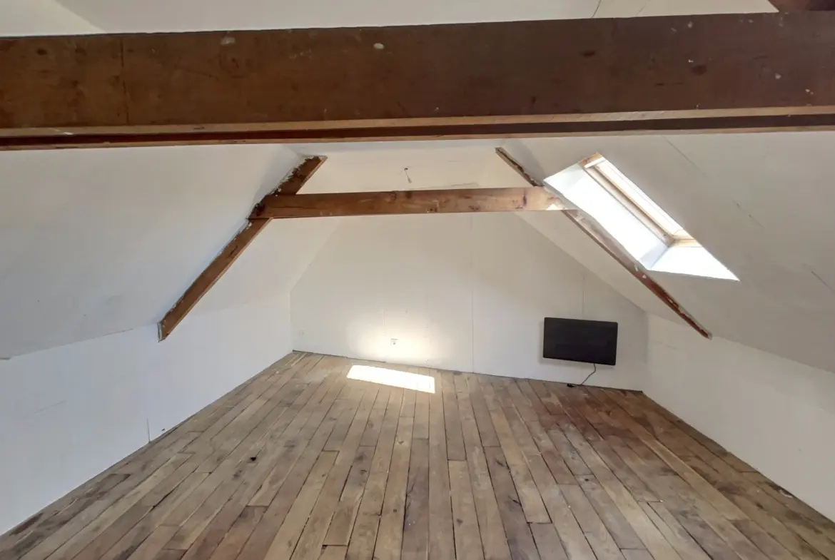 Maison avec Immeuble Commercial à Bignan - 189 280 € 