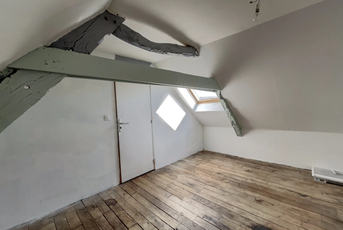 Maison avec Immeuble Commercial à Bignan - 189 280 € 
