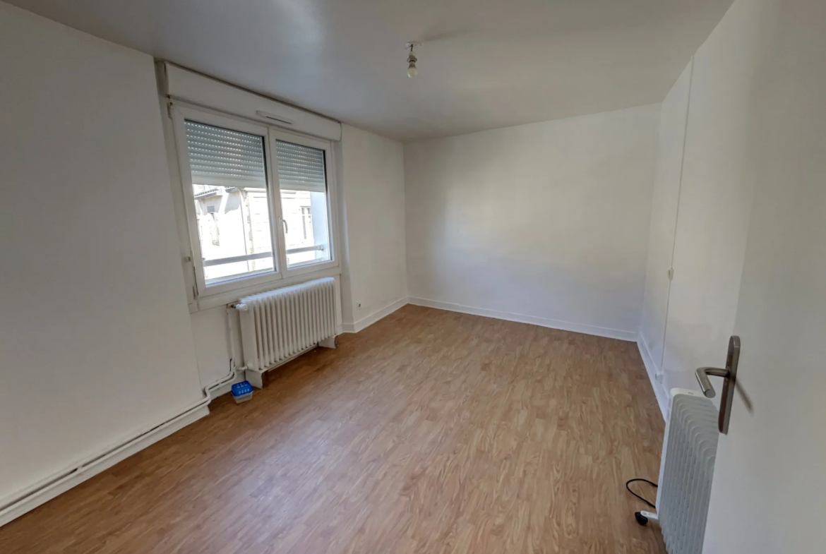 Maison avec Immeuble Commercial à Bignan - 189 280 € 