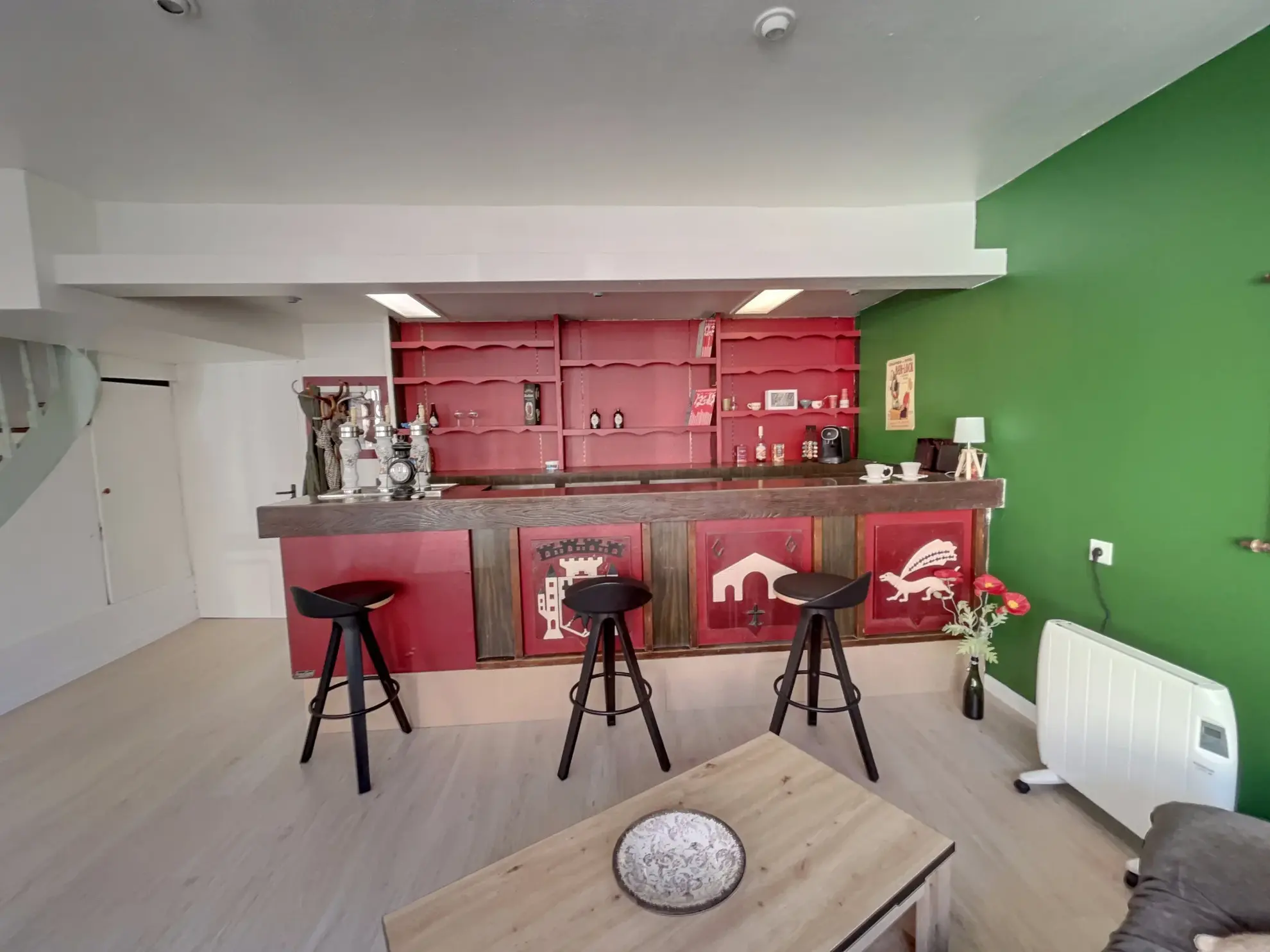 Maison avec Immeuble Commercial à Bignan - 189 280 € 