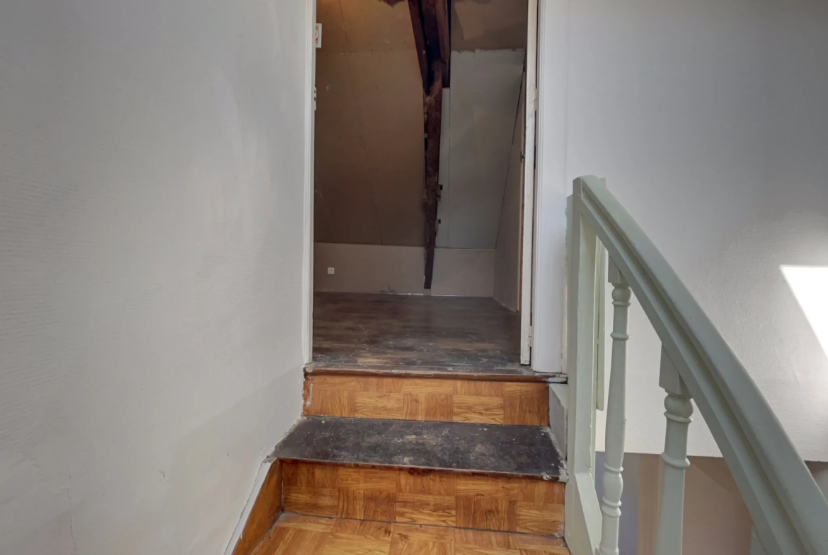Maison avec Immeuble Commercial à Bignan - 189 280 € 