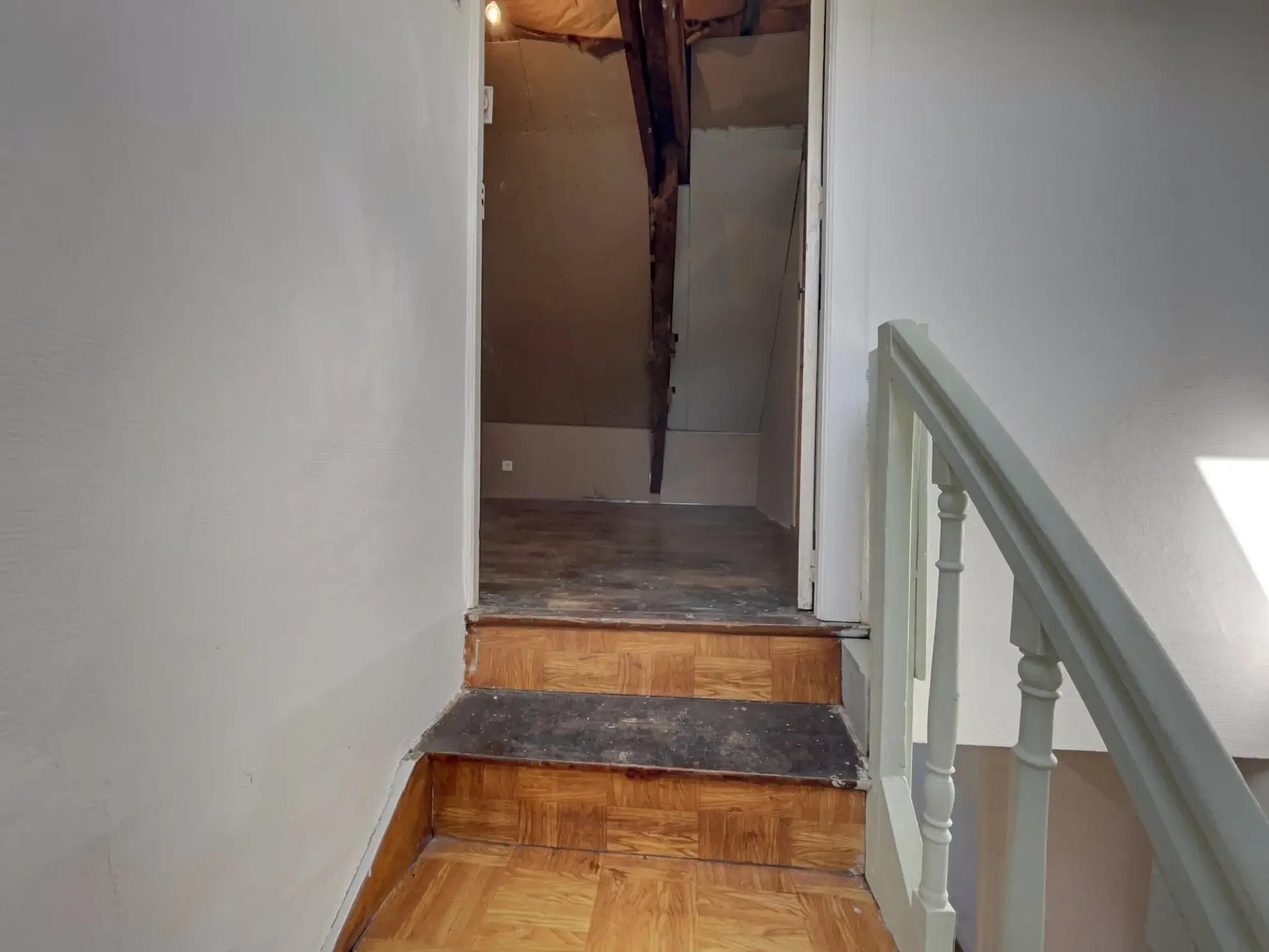 Maison avec Immeuble Commercial à Bignan - 189 280 € 