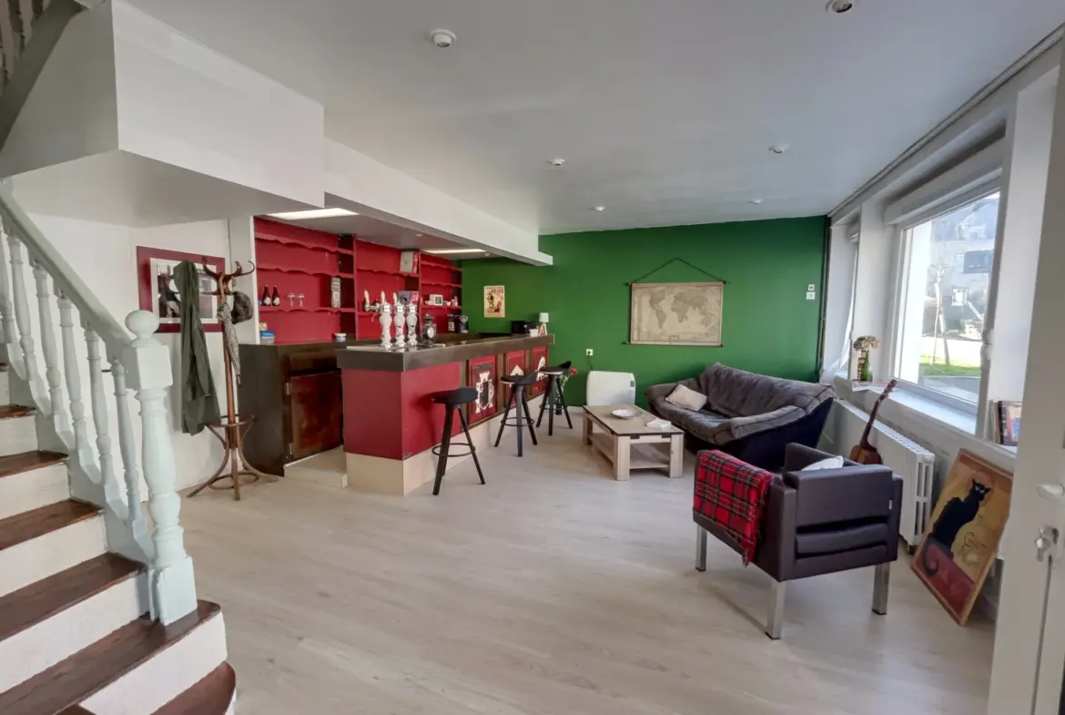 Maison avec Immeuble Commercial à Bignan - 189 280 € 
