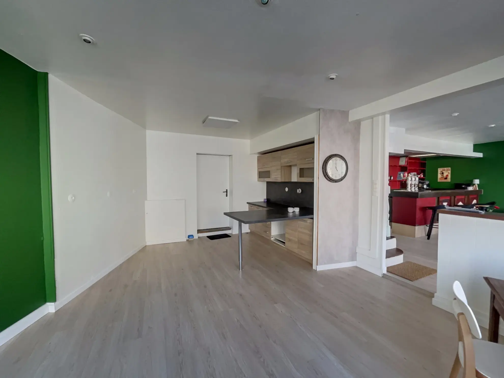 Maison avec Immeuble Commercial à Bignan - 189 280 € 