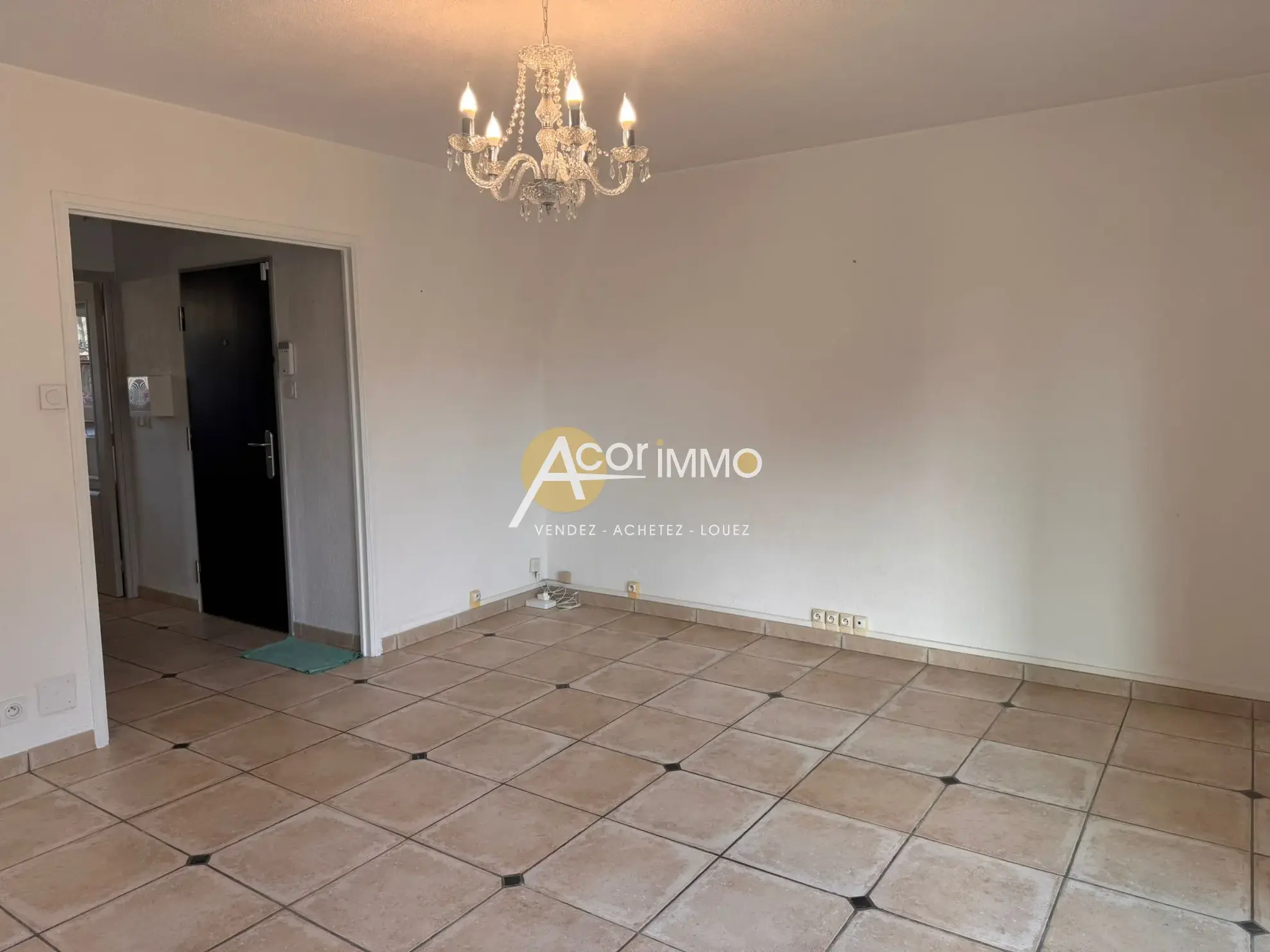 Appartement lumineux 68m² à Sanary sur mer avec cave et parking 