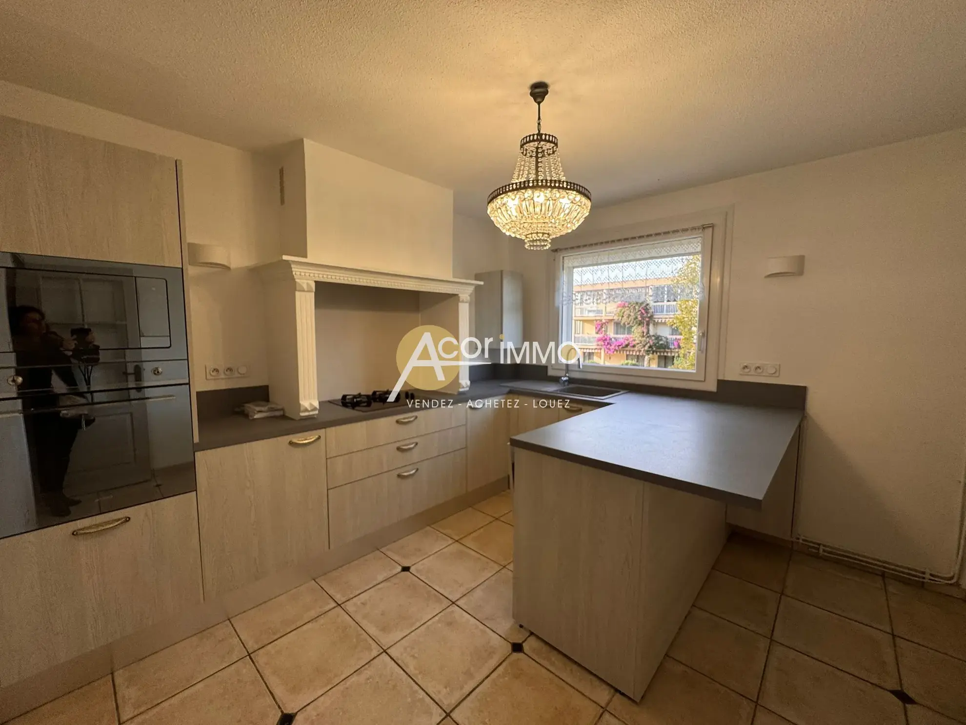 Appartement lumineux 68m² à Sanary sur mer avec cave et parking 
